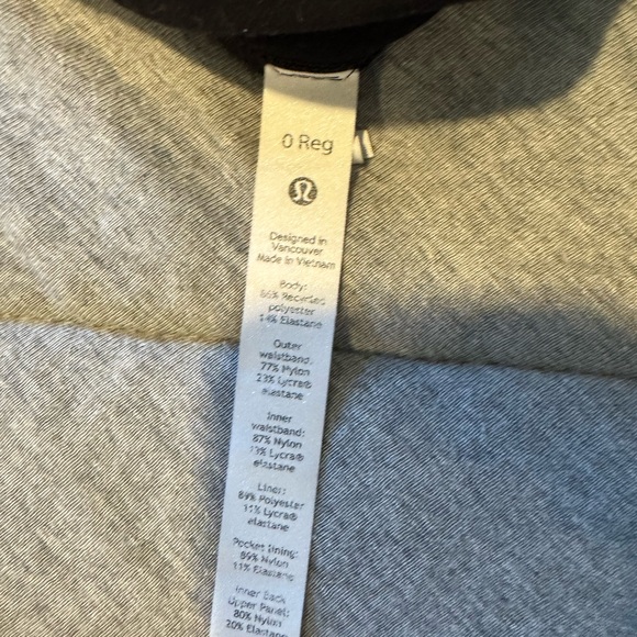 Women’s Lululemon hottie hot short - Picture 4 of 6